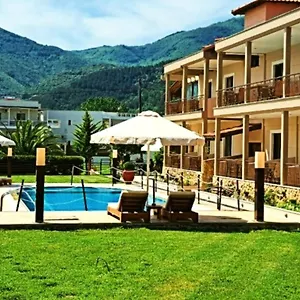 https://plakoudis-rooms.hotelschalkidiki.net